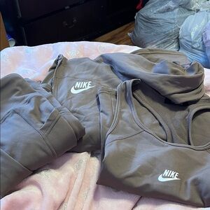 Nike Taupe Workout Ensemble